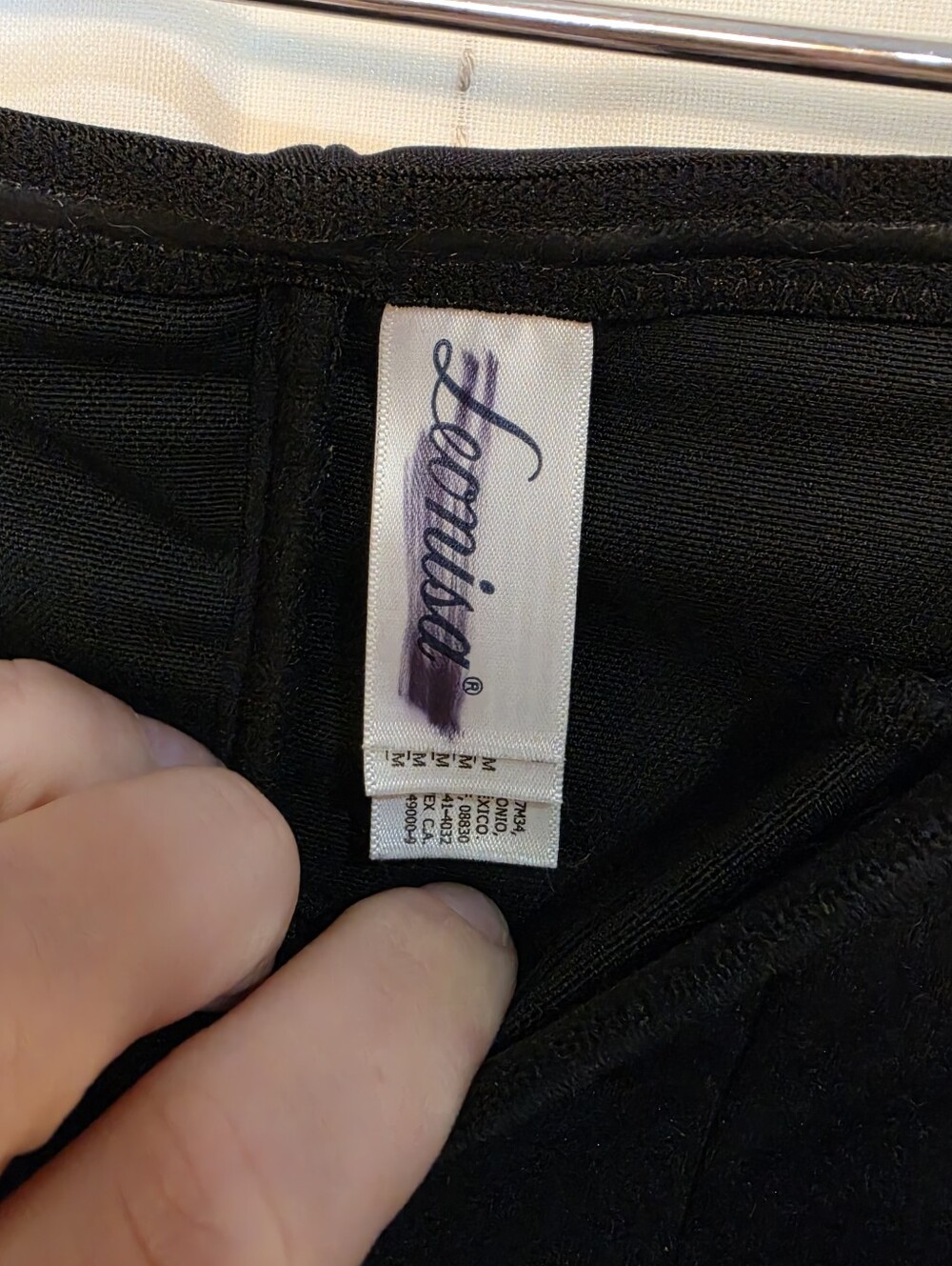 Leonisa Extra High Waisted Firm Compression Legging - Picture 6 of 8